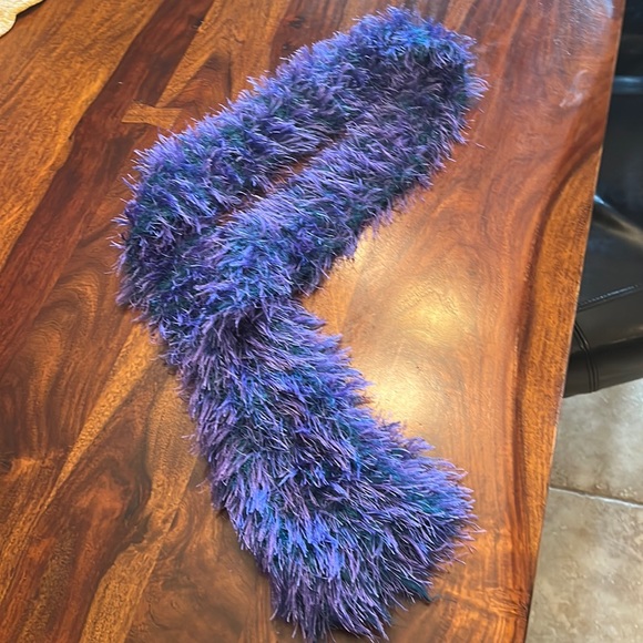 Handmade Fringe scarf - Picture 1 of 3